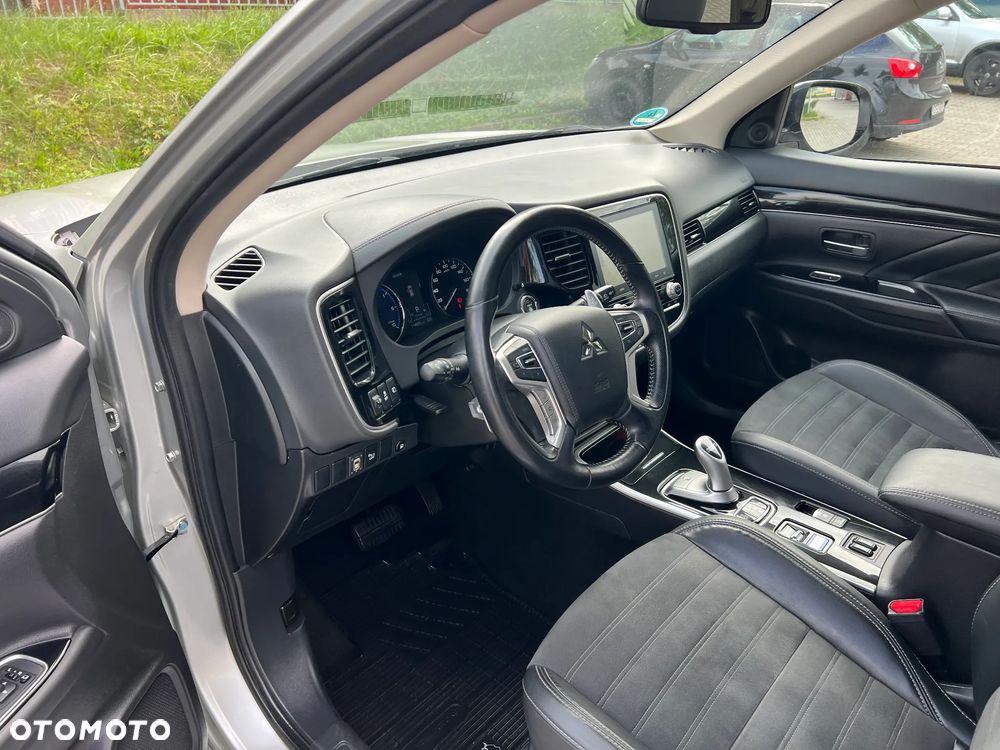 Mitsubishi Outlander 2.4 4WD Diamant+ - 7