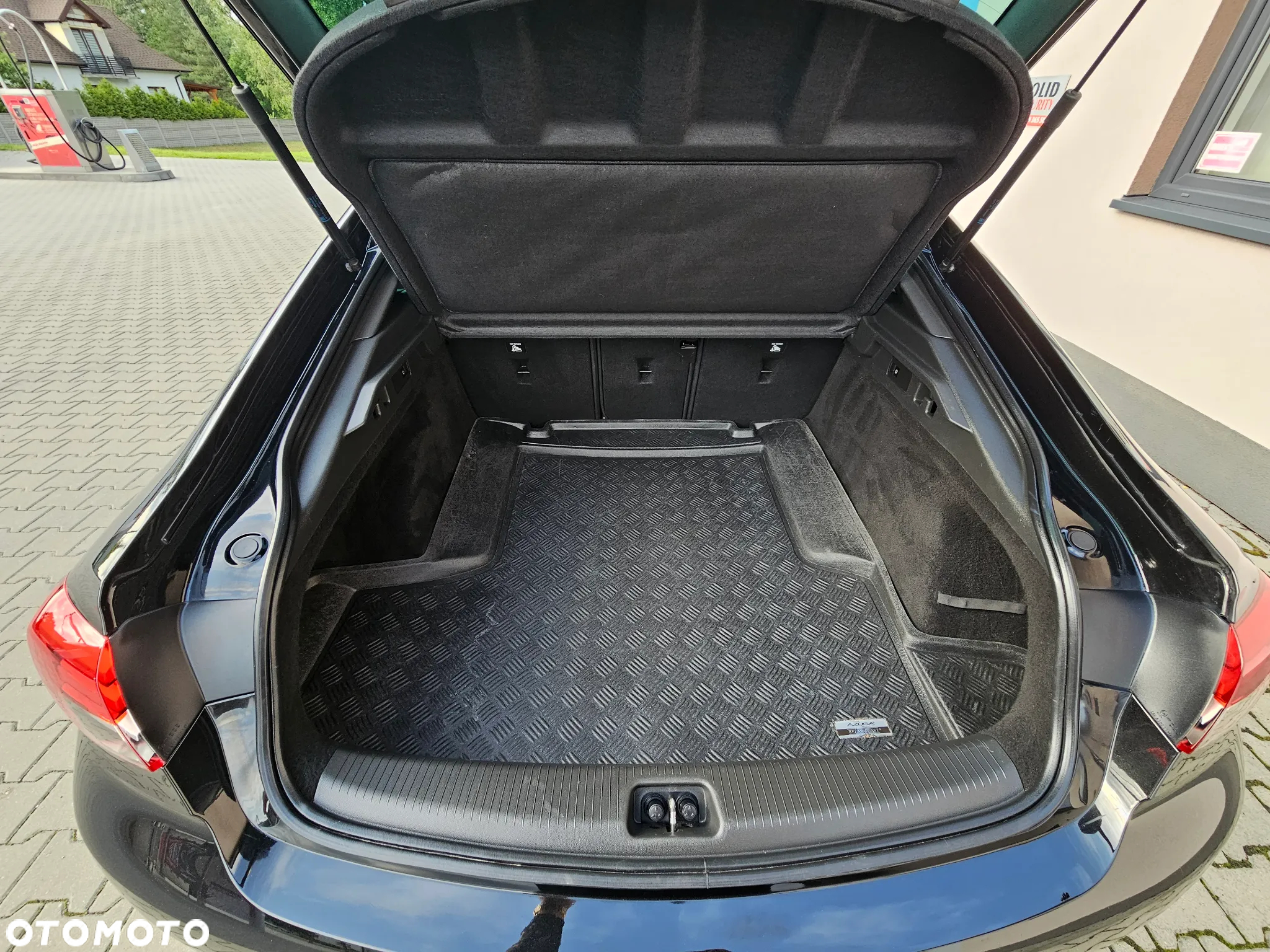 Opel Insignia CT 1.6 T Exclusive S&S - 39