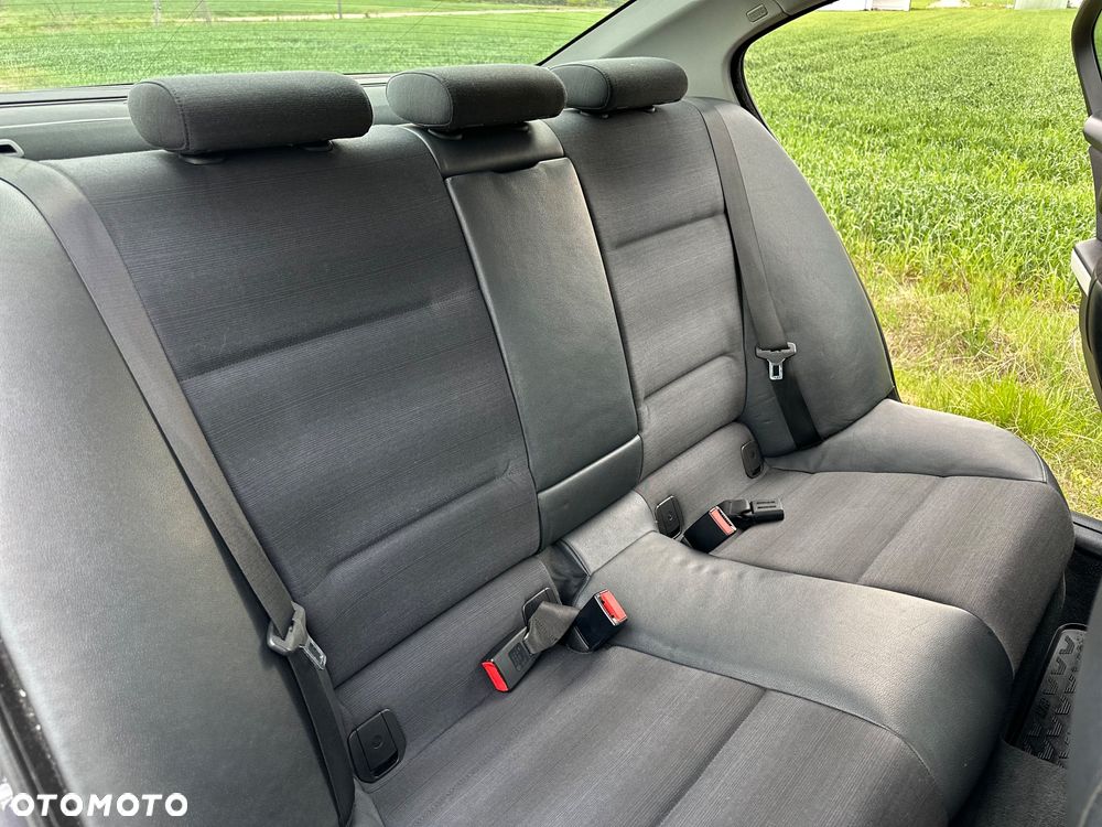 BMW Seria 3 318i - 25