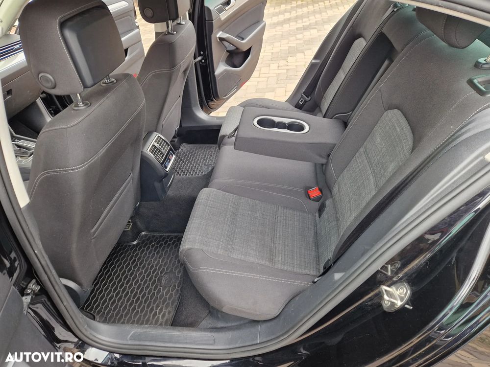 Volkswagen Passat 2.0 TDI DSG Comfortline - 12