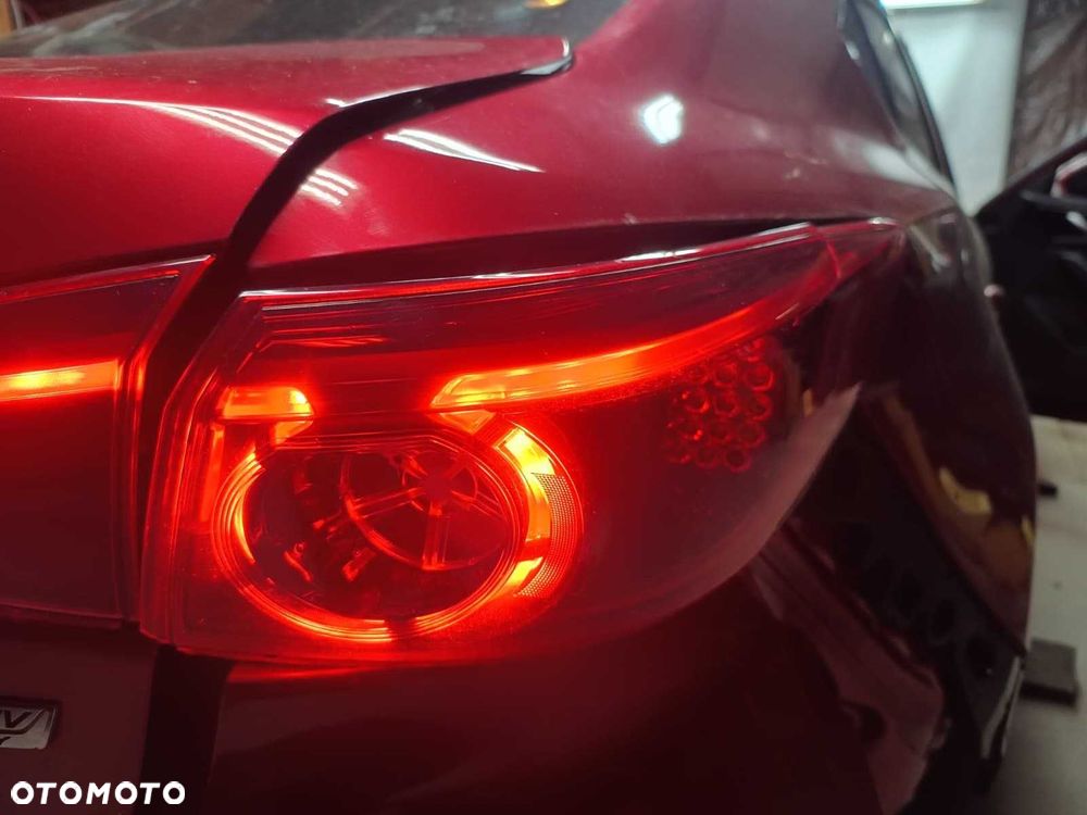 Lampa tylna zewnętrzna prawa Mazda 3 BM SEDAN uszkodzona - 5