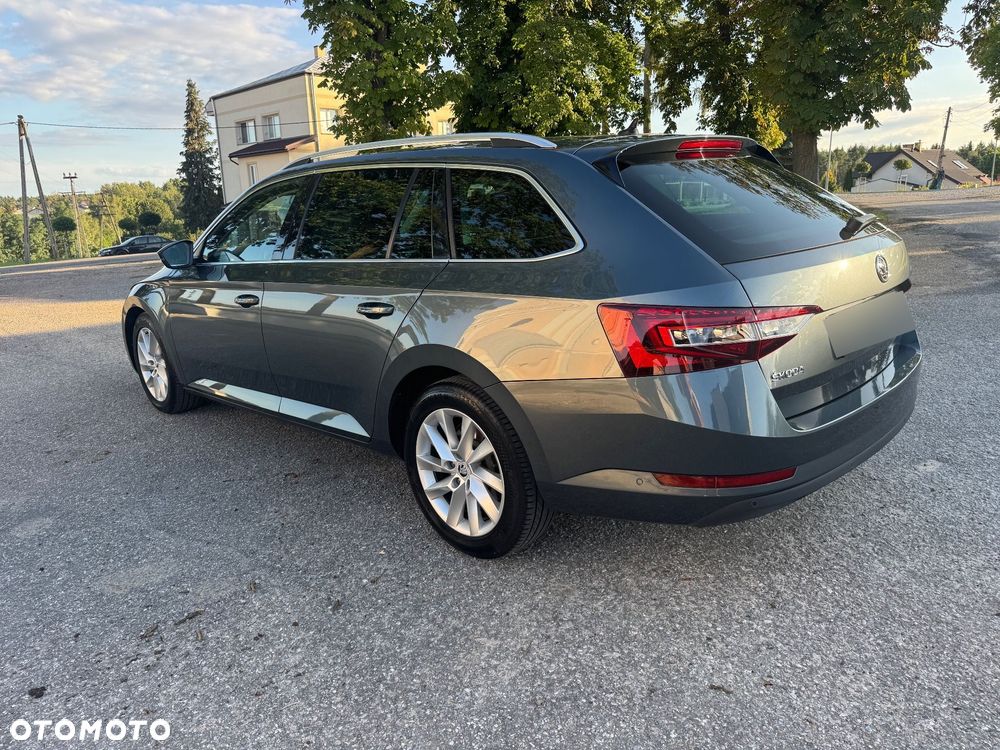 Skoda Superb 1.6 TDI DSG Ambition - 17