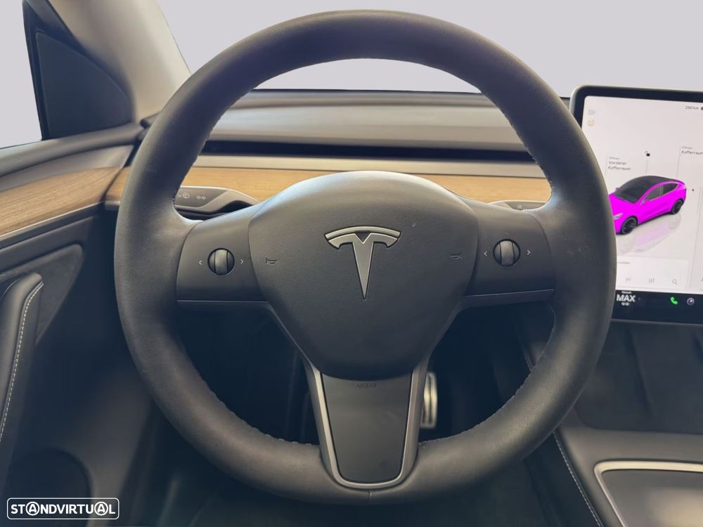 Tesla Model Y - 9
