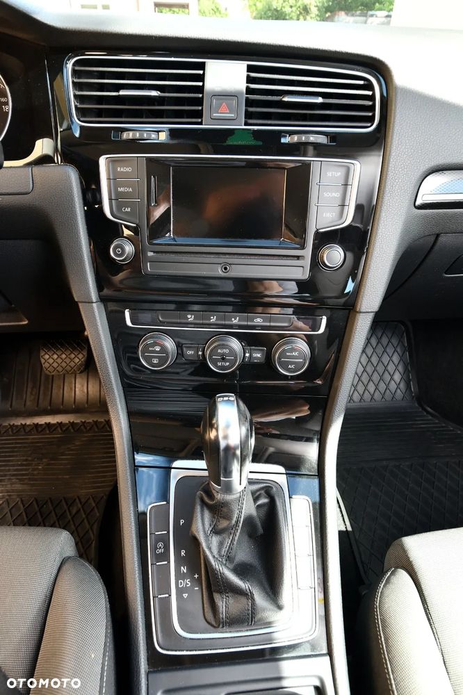 Volkswagen Golf - 21