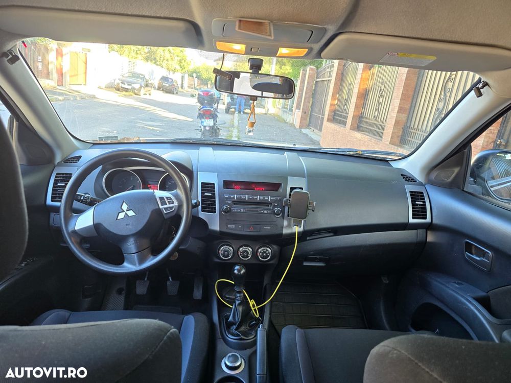 Mitsubishi Outlander - 7