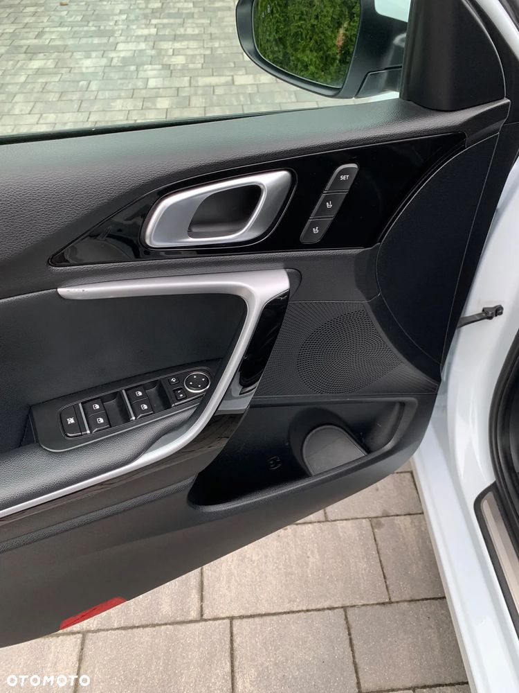 Kia Ceed 1.6 GDI PHEV Business Line DCT - 29