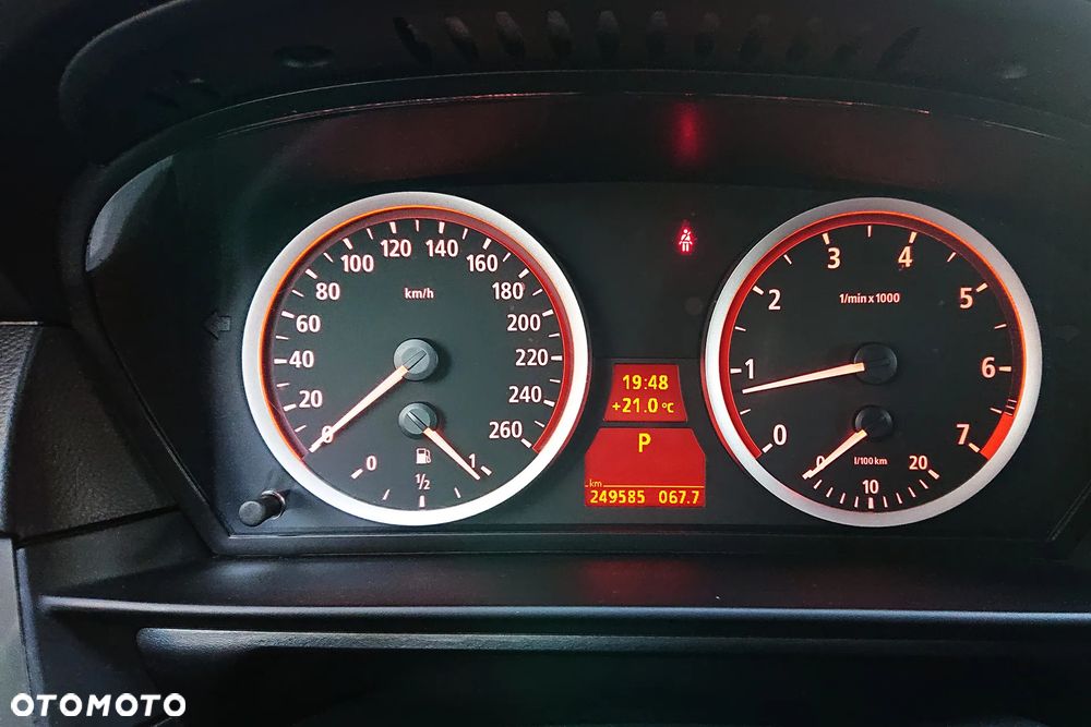 BMW Seria 5 - 32