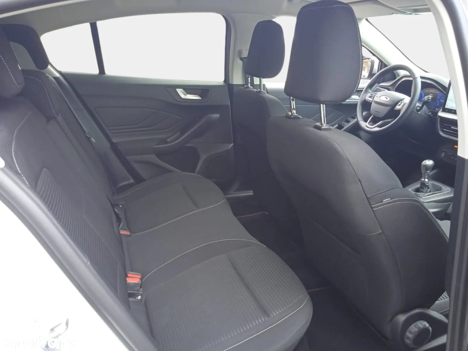 Ford Focus 1.0 EcoBoost Titanium X - 34