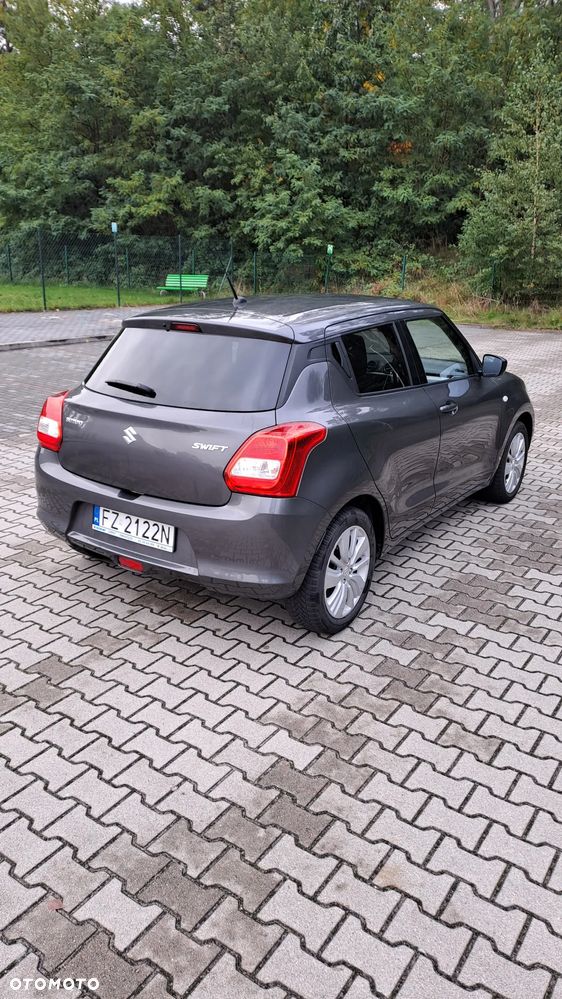 Suzuki Swift 1.2 Premium Plus CVT - 2