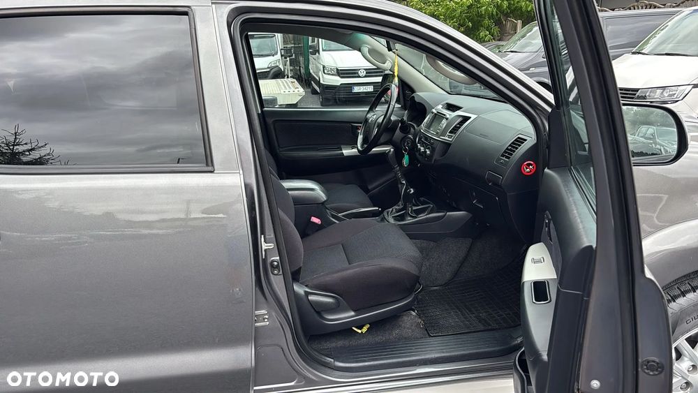 Toyota Hilux 4x4 Double Cab Life - 22