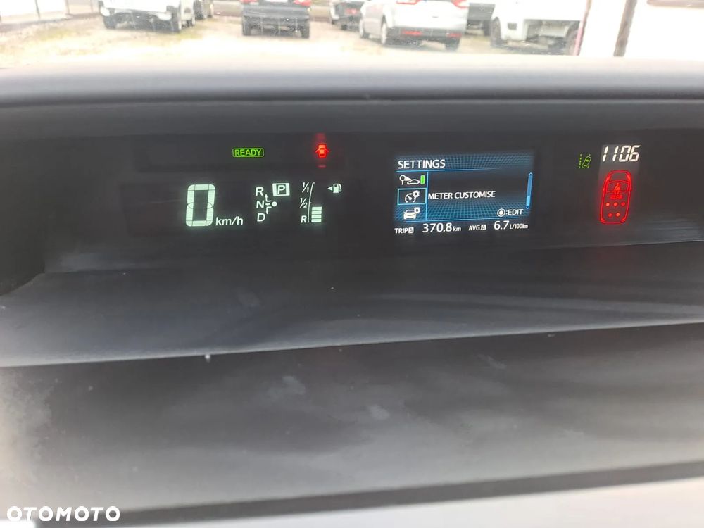 Toyota Prius+ (Hybrid) - 10