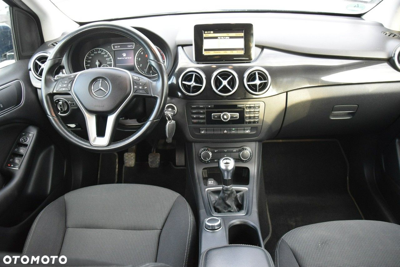 Mercedes-Benz Klasa B 180 Edition - 22