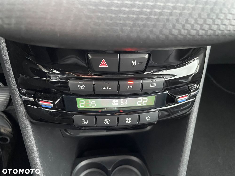 Peugeot 2008 1.2 Pure Tech Allure S&S - 24