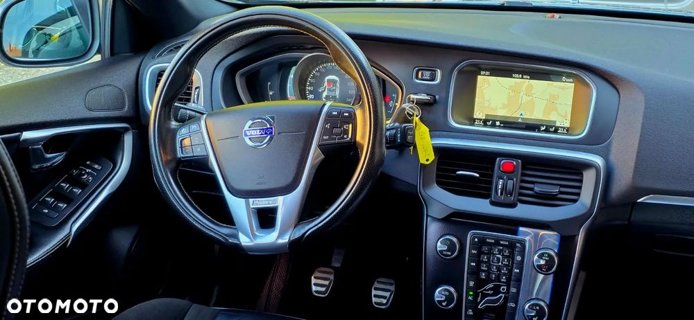 Volvo V40 - 25