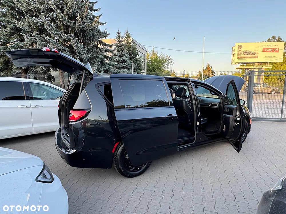 Chrysler Pacifica - 16