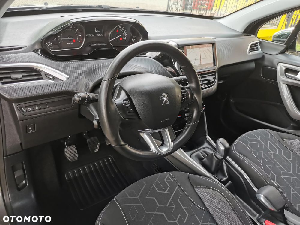 Peugeot 2008 1.2 Pure Tech Style EU6 - 11