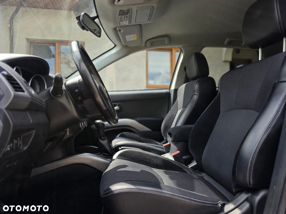 Mitsubishi Outlander - 18