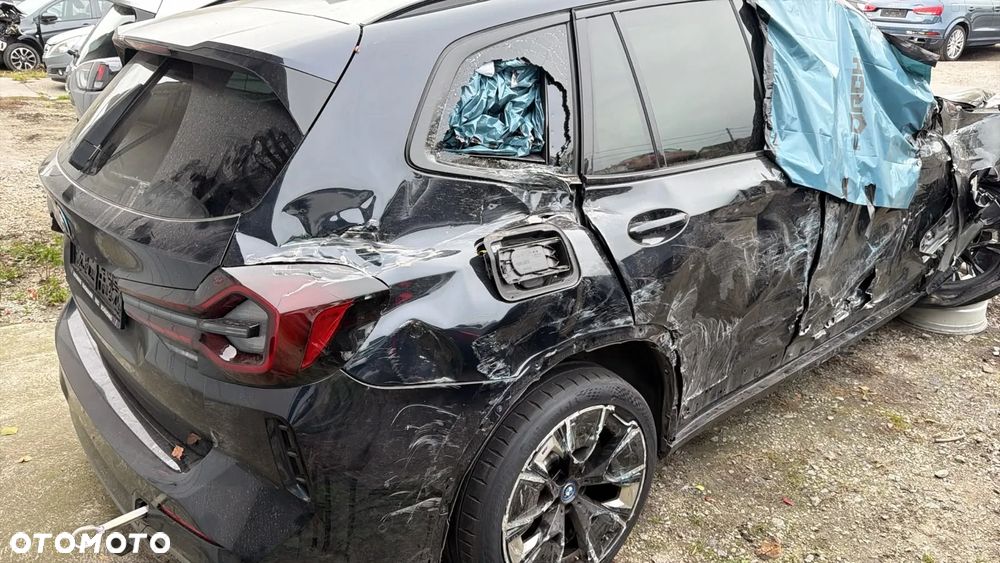 BMW iX3 - 12