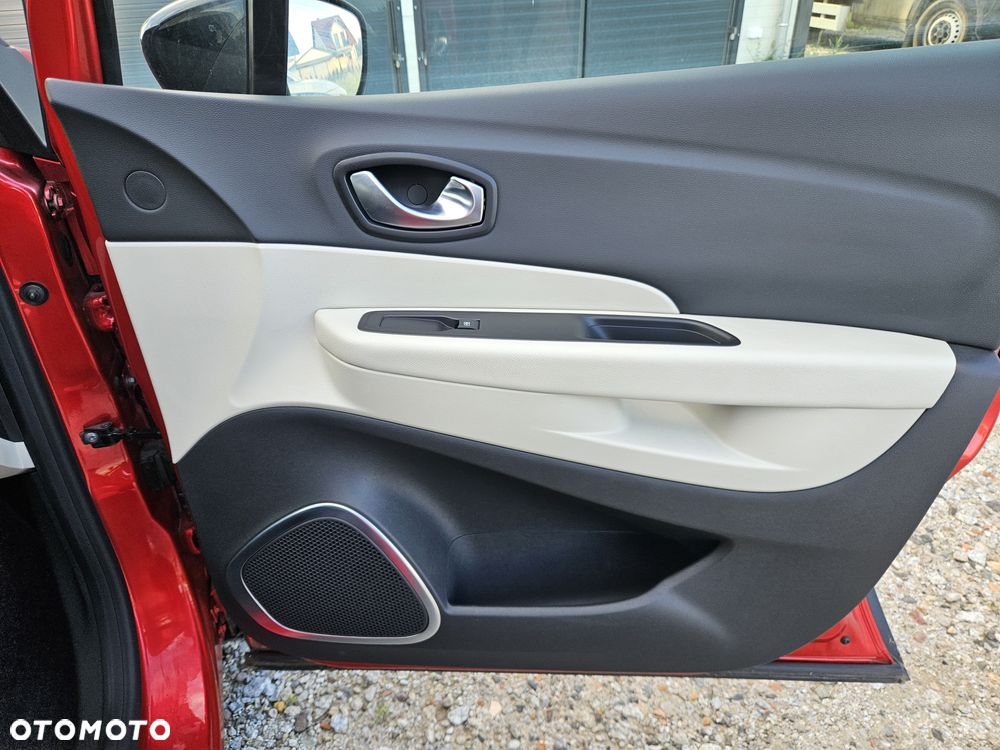 Renault Captur (ENERGY) TCe 90 BOSE EDITION - 17