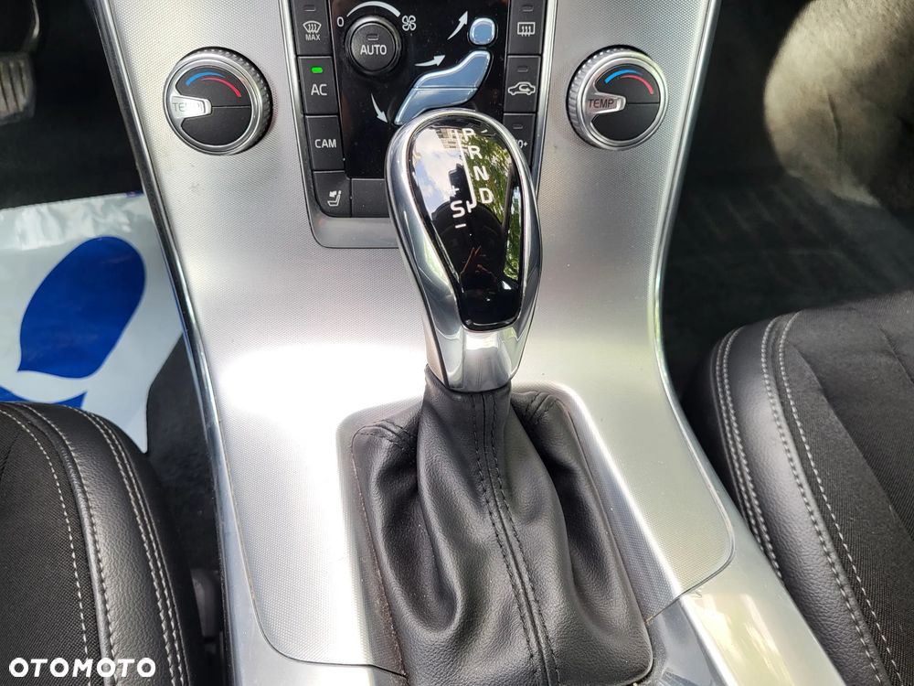 Volvo V60 T5 Geartronic Momentum - 17