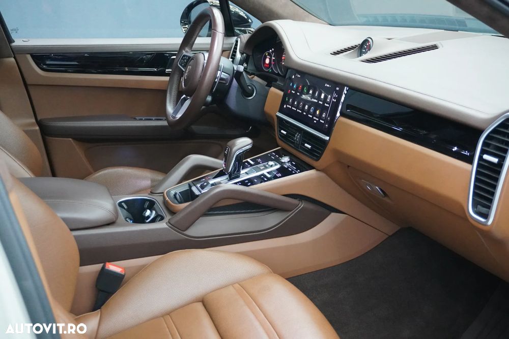 Porsche Cayenne Coupe GTS Tiptronic S - 10