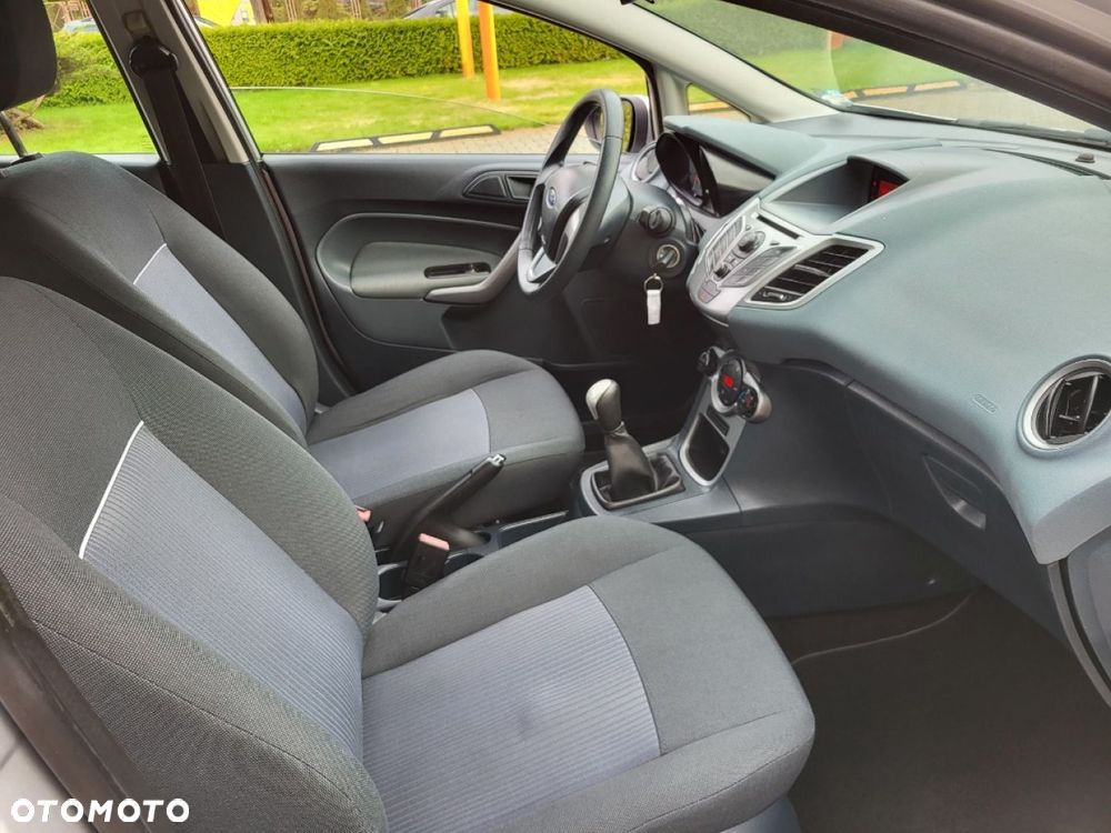 Ford Fiesta - 25
