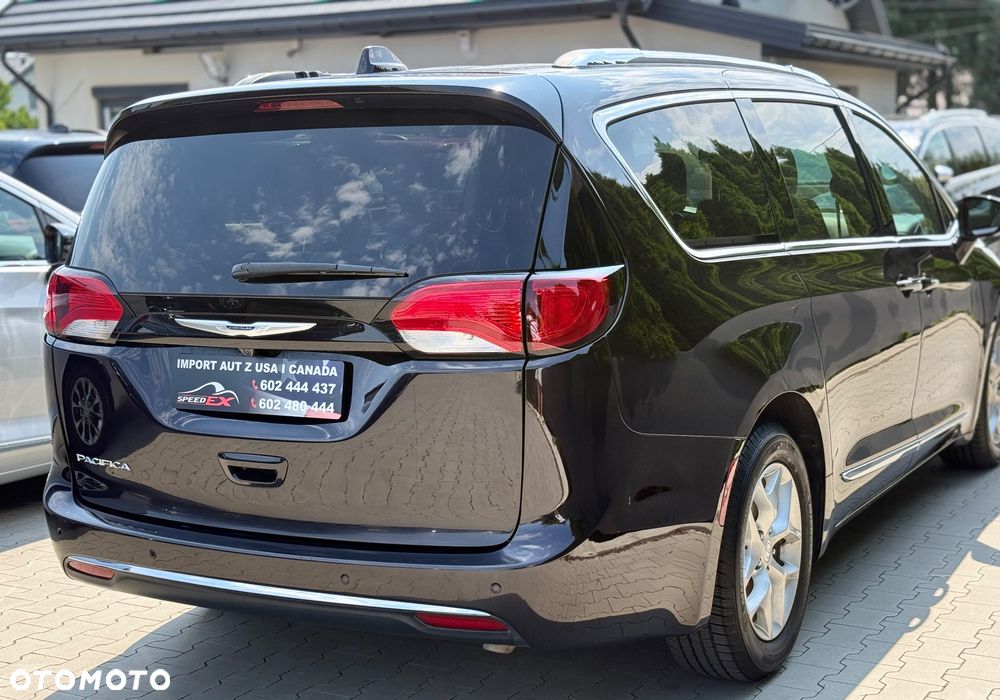 Chrysler Pacifica - 12