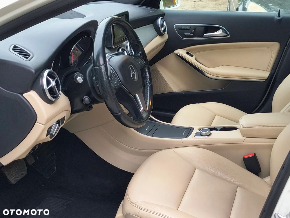 Mercedes-Benz GLA 250 4Matic 7G-DCT Activity Edition - 38