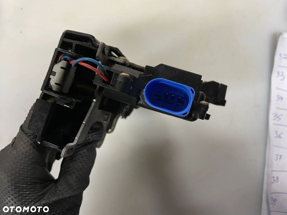 Zamek drzwi lewy tył vw Touran I vw Golf V 7L0839015 - 3