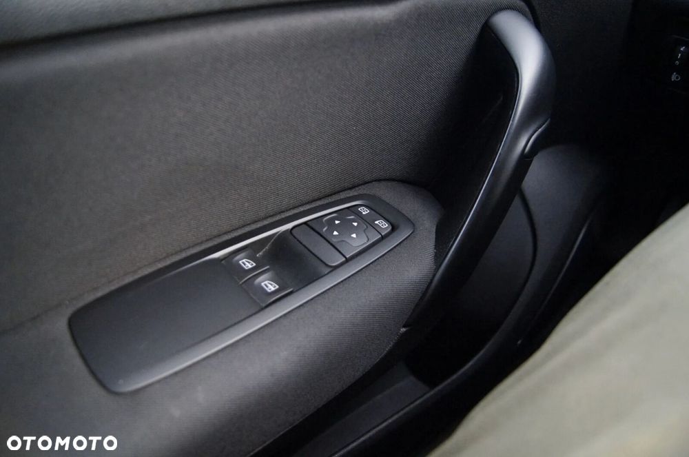 Renault Megane BLUE dCi 115 BUSINESS EDITION - 24