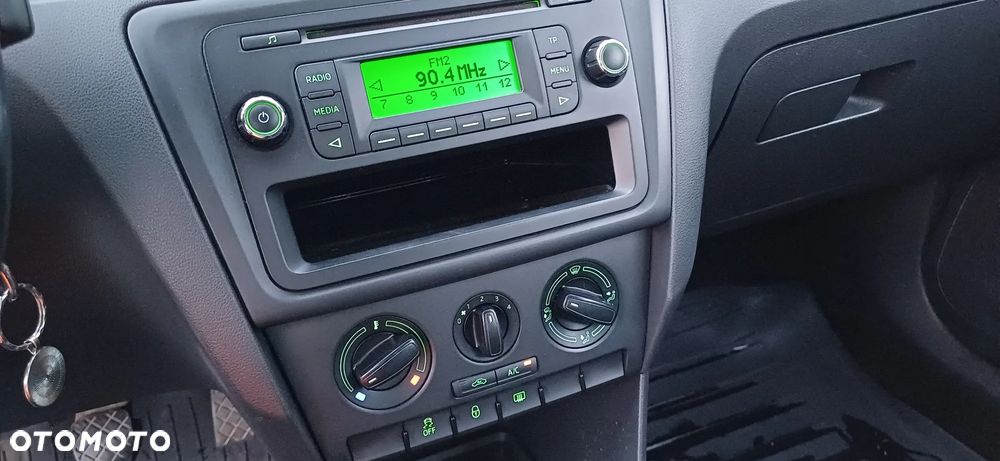 Skoda RAPID Spb 1.6 TDI DPF Elegance - 22