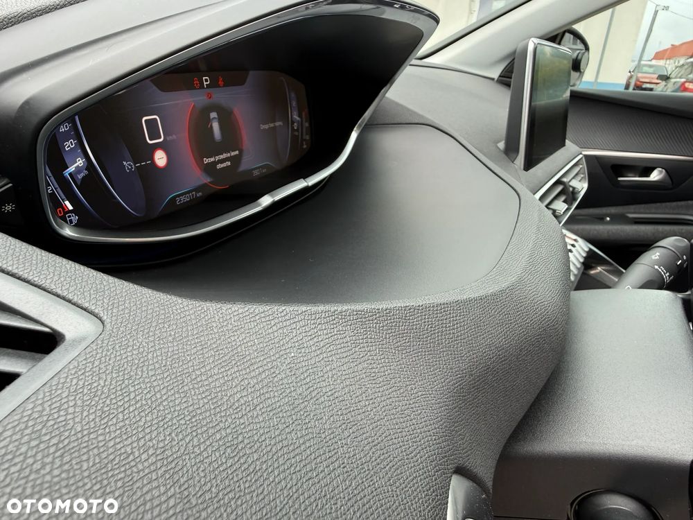 Peugeot 3008 1.5 BlueHDi Active S&S EAT8 - 28