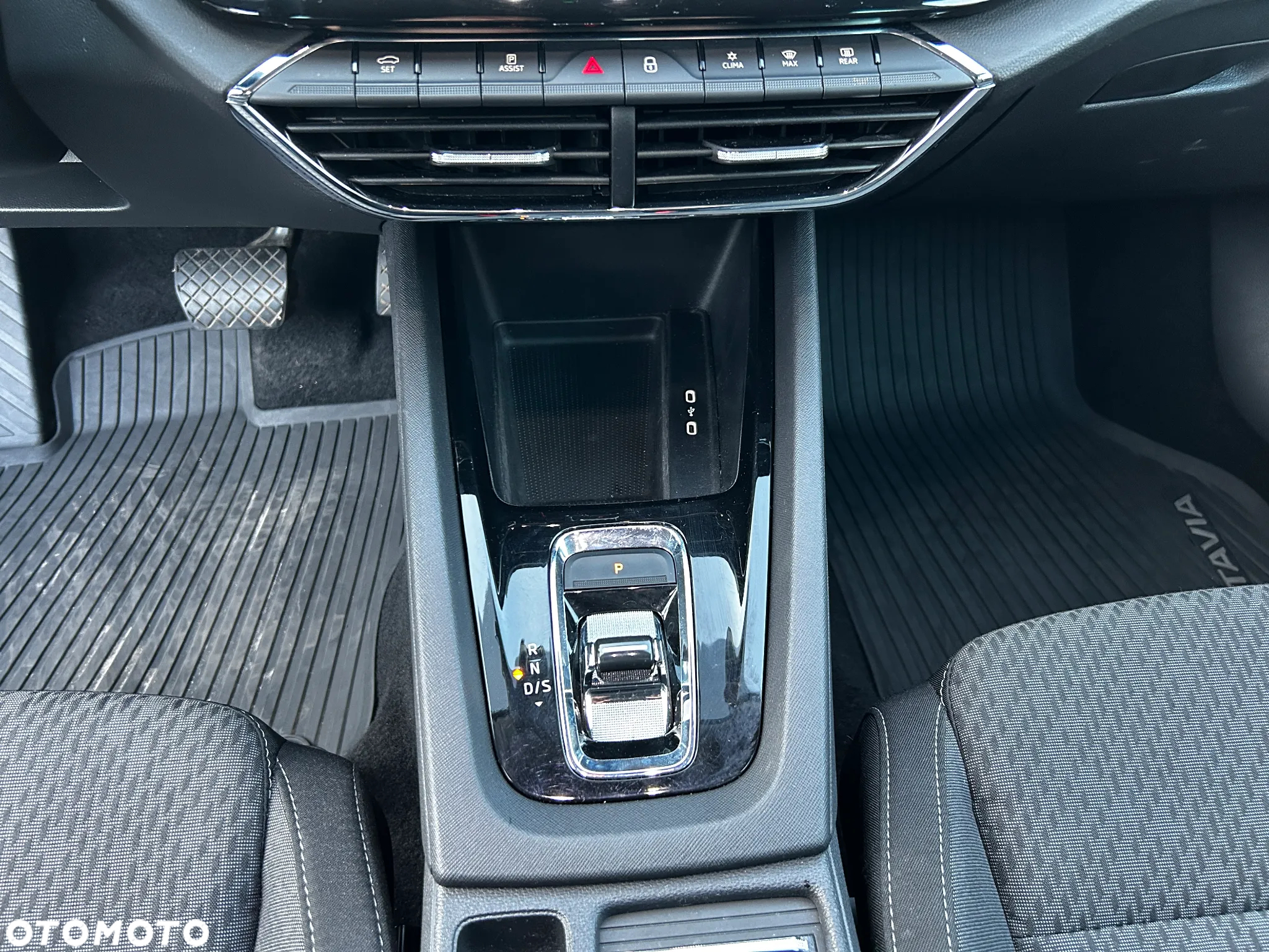 Skoda Octavia 1.5 TSI ACT Style DSG - 32