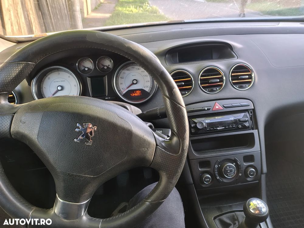 Dezmembrez Peugeot 308 1.6 diesel - 5