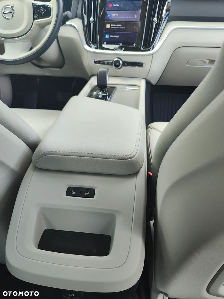 Volvo S60 B5 B AWD Plus Dark - 8