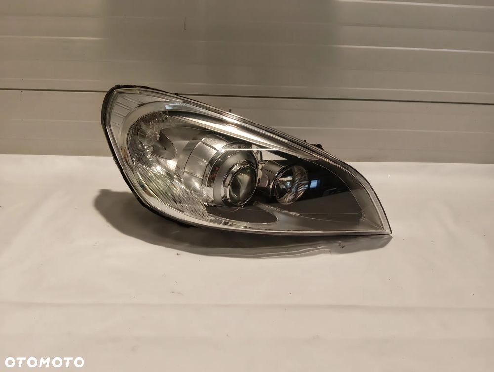 Volvo S60 XENON PRZÓD STRONA PRAWA LAMPA PRZEDNIA 89905476 - 1