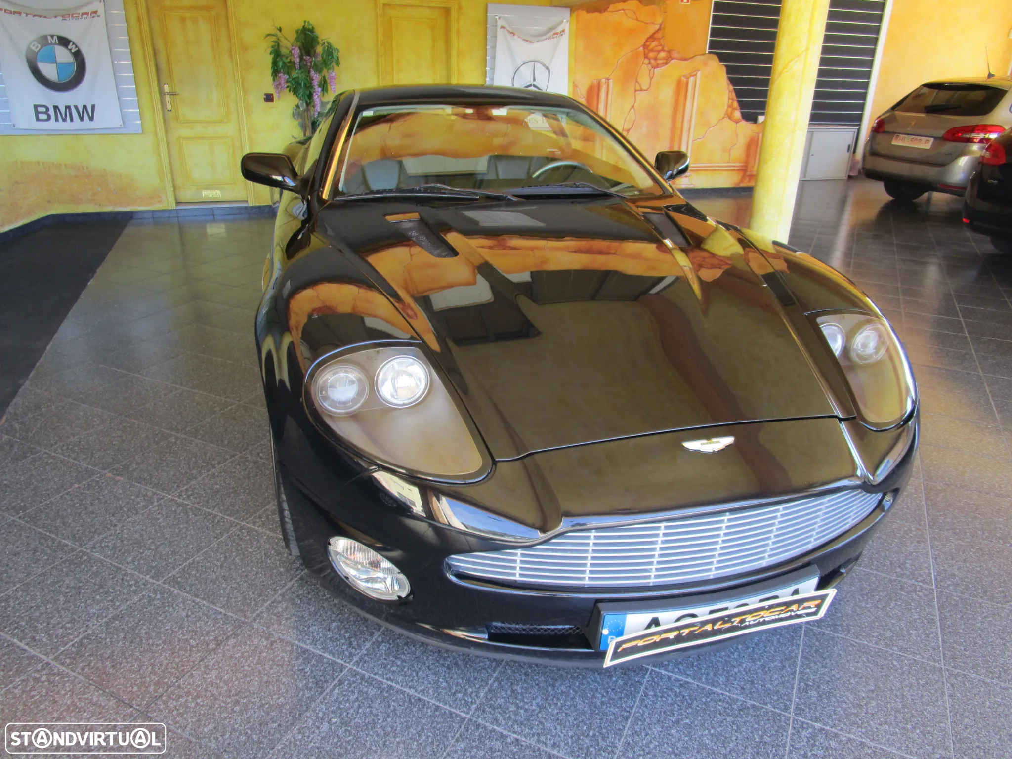 Aston Martin Vanquish - 14