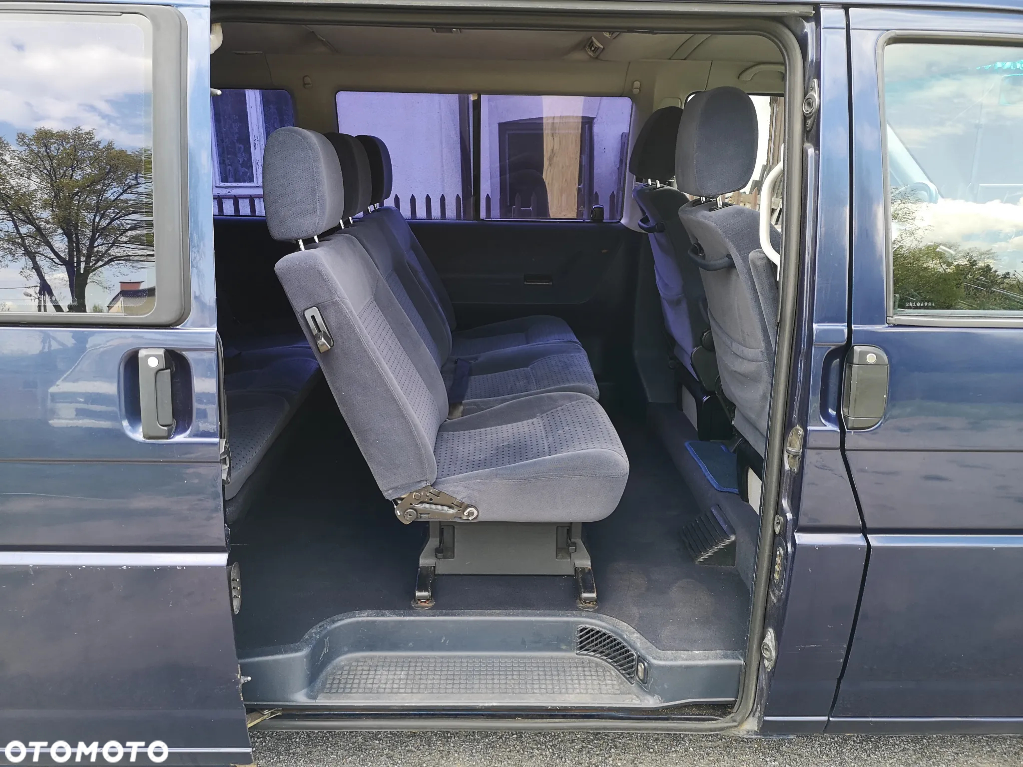 Volkswagen Caravelle - 10