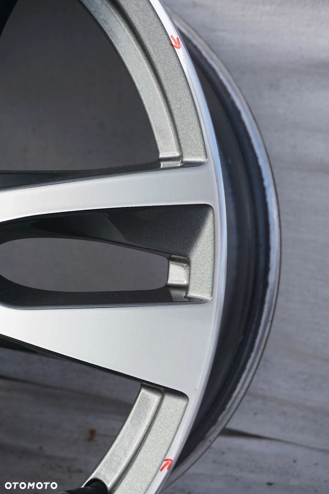 Audi 5x112 19 8,5J et40 4K0601025 H - 4