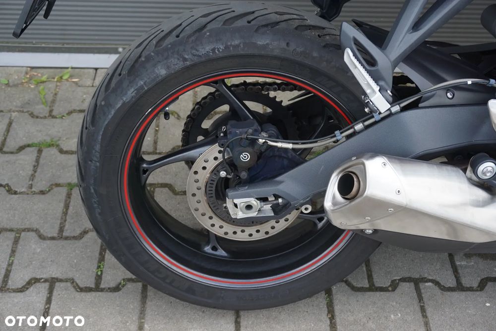 Triumph Street Triple - 8