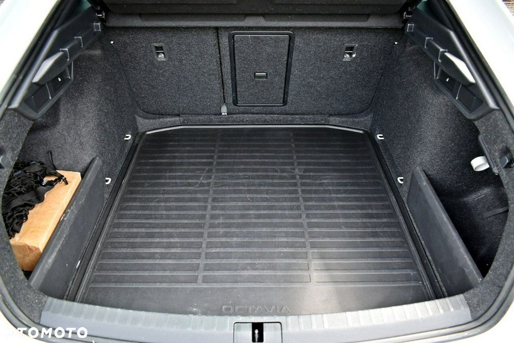 Skoda Octavia 2.0 TSI RS DSG - 32