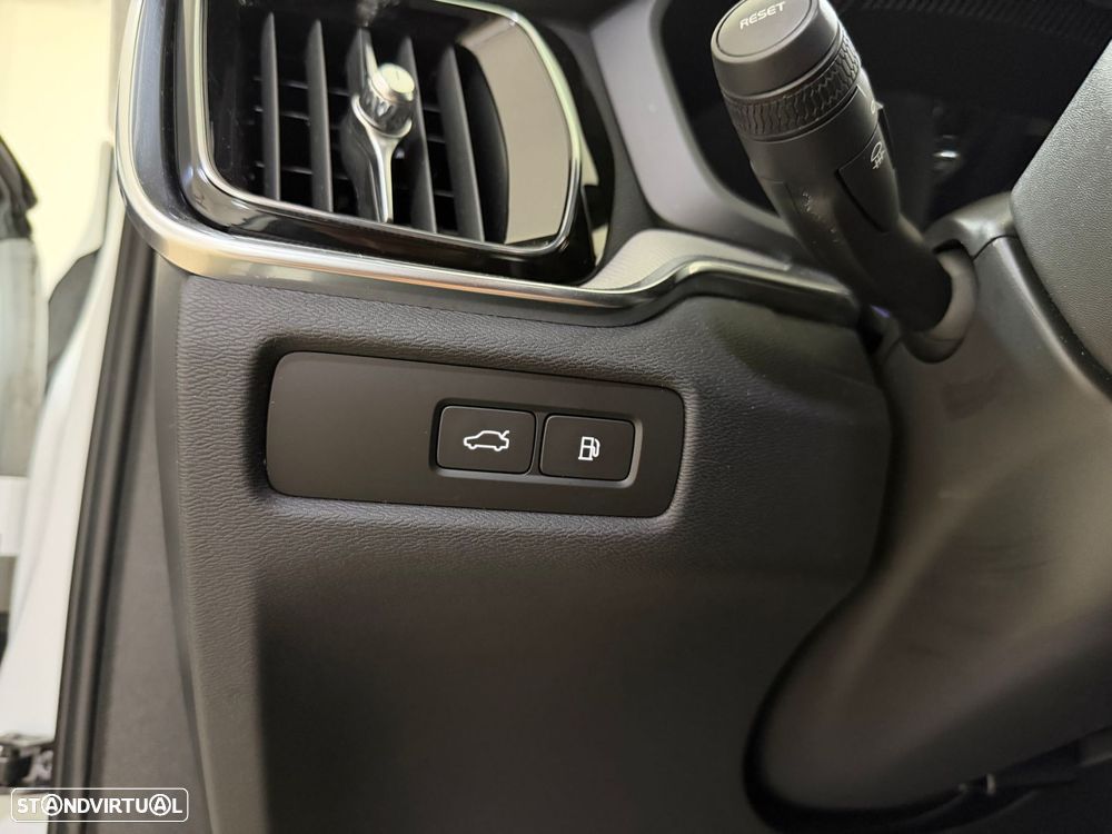 Volvo V60 2.0 T8 AWD TE Plus Dark - 25