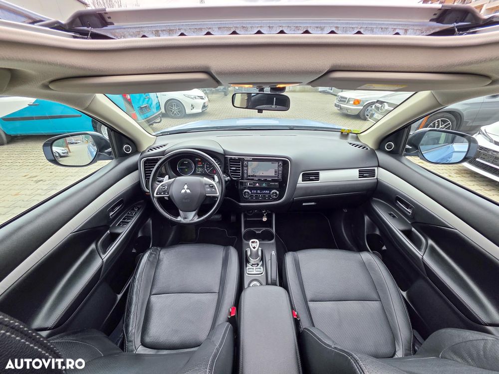 Mitsubishi Outlander 2.0 4WD Plus - 5