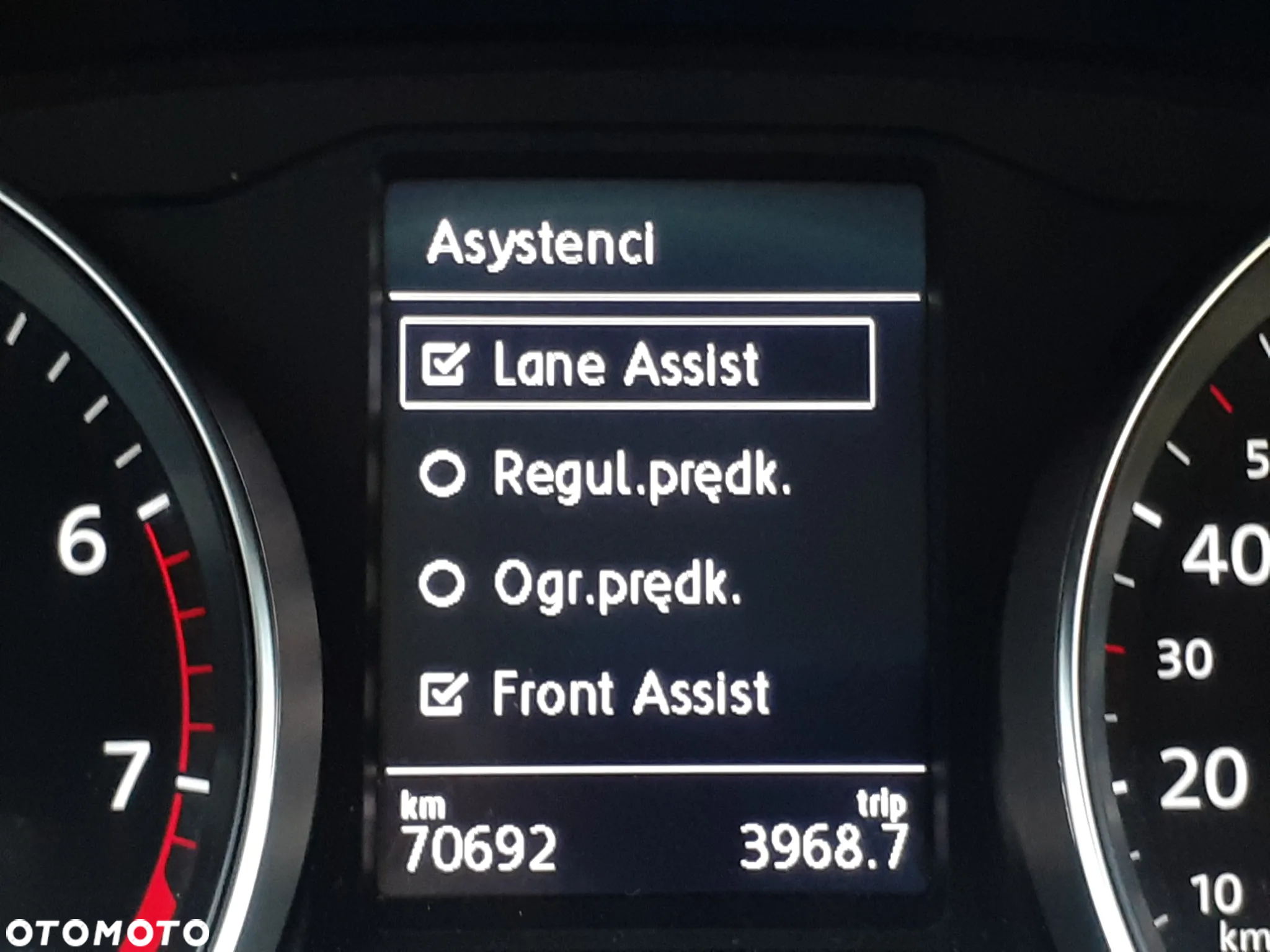 Volkswagen Passat - 12