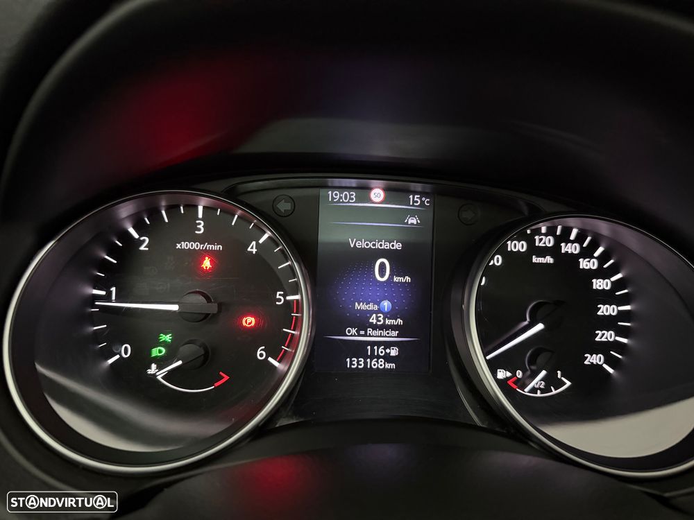 Nissan Qashqai 1.5 dCi N-Connecta 18 - 19