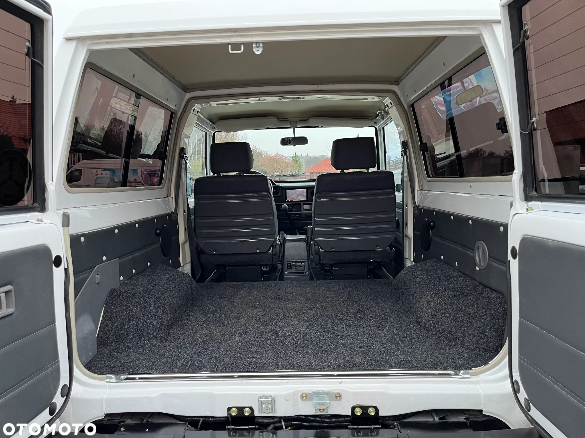 Toyota Land Cruiser HT LX - 27