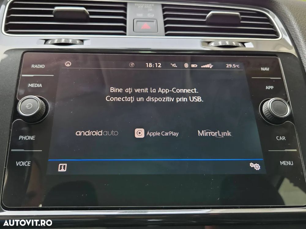 Volkswagen Golf 2.0 TDI SCR DSG Comfortline - 23