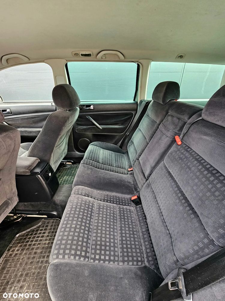Volkswagen Passat 1.9 TDI Comfortline Family - 6