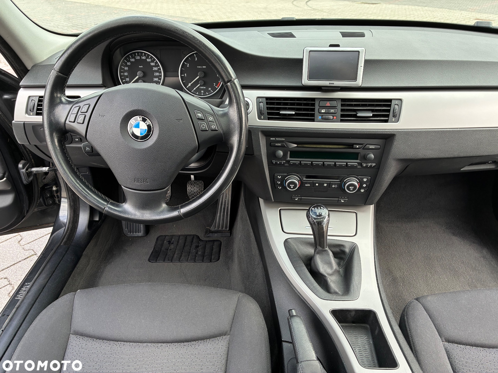 BMW Seria 3 318i Touring - 18