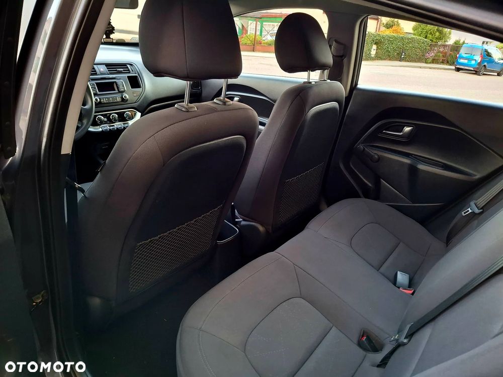 Kia Rio - 32